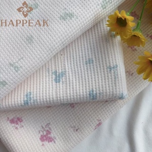 Tissu tricoté gaufré TC HAPPEAK, imprimé floral vintage, idéal pour pyjamas et ensembles élégants – Meilleures ventes - Product Image 4