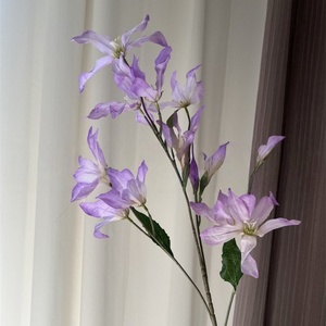 Flores de Lirio Artificiales de Nuevo Diseño, Tela de Seda, 80 cm de Largo, 4 Ramas, Flor Artificial para Decoración de Bodas, Fiestas y Hogar - Product Image 4