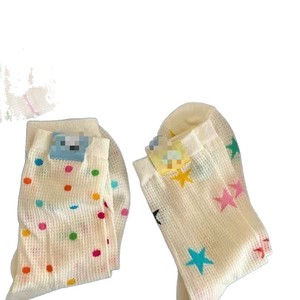 Chaussettes mi-mollet en maille respirante pour femmes, avec points colorés, absorbant la transpiration, style jeune - Product Image 3