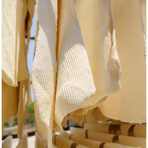 Caoutchouc naturel de haute qualité RSS 3 Vietnam fourni des feuilles fumées côtelées de matière première - Product Image 1