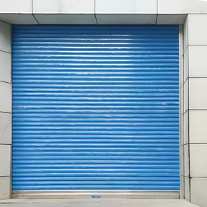 Portes à enroulement électriques en acier coloré sur mesure, à grande vitesse, finition moderne, style ferme, antivol, galvanisées, résistantes au vent - Product Image 1