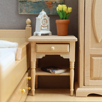 Meubles miniatures pour maison de poupée 1:12, petite scène de chambre à coucher, table de chevet décorative, ornements, 5,3 * 4,1 * 6,6 cm