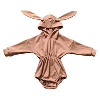 Vente en gros de combinaisons pour bébés à manches longues côtelées avec oreilles de lapin et queue de lapin en fourrure