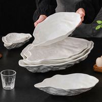 Assiette en porcelaine en forme d'huître, plat de service irrégulier, assiette creuse blanche pour fruits de mer, collations, restauration hôtelière