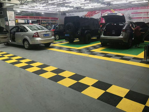 Dalles de <span class=keywords><strong>sol</strong></span> de <span class=keywords><strong>garage</strong></span> en PP emboîtables, système de fixation par clic, design moderne, antidérapantes, imperméables, faciles à nettoyer, pour usage intérieur, design graphique pour - Product Image 3