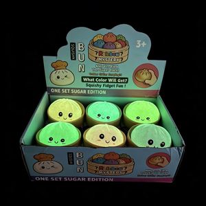 Nouveauté USA RTS Saison d'Halloween : Lot de 72 boules sensorielles TPR extensibles et lumineuses, effet pailleté, en forme de dumplings, avec boîte de rangement. - Product Image 3