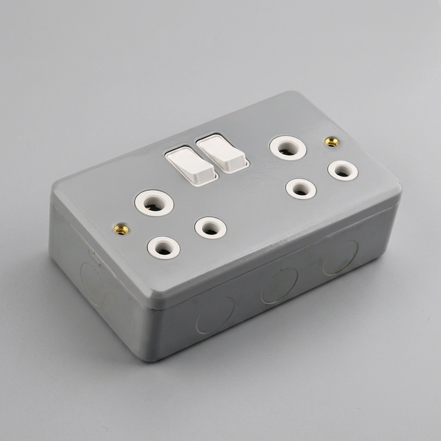 UK Standard 2 Gang Round 3-Pin Switched Socket, Metal Clad 15Amp Double Wall Power Outlet for Home Industrial Use