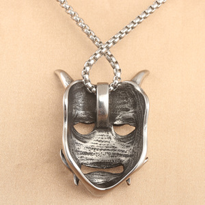 Colgante de máscara de toro monstruoso de acero inoxidable con diseño geométrico temático para hombres y mujeres 231008 - Product Image 2