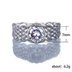 Anello di fidanzamento da donna F689 in oro bianco con diamante taglio brillante rotondo, colore D naturale, stile classico - Product Image 5