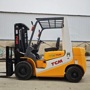 Montacargas Diésel Usado TCM FD30 con Motor Isuzu, Mástil de 2 Etapas, Desplazador Lateral Hidráulico, Neumáticos Sólidos, Capacidad de 2.5T-4T - Product Image 3