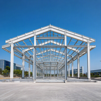Entrepôt industriel préfabriqué en acier à double pente pour applications de stockage, d'atelier, de garage, de remise et de ferme