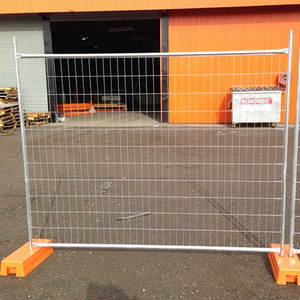 Base en caoutchouc galvanisé britannique Heras Amovible Australie Panneaux de clôture temporaire en fil métallique à maillons de chaîne pour chantier de construction - Product Image 1