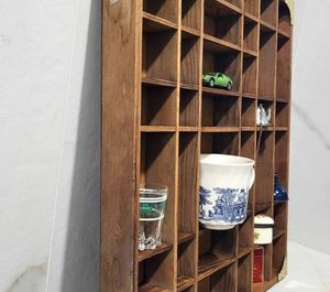 خزانة عرض كبيرة من الخشب العتيق مثبتة على الحائط ، رف ديكور منزلي للتماثيل والتوابل وغرفة المعيشة من Curio - Product Image 1