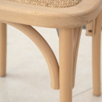 Vente en gros de chaises de salle à manger à dossier et siège en rotin empilables en bois chaises de salle à manger à dossier en rotin antique de banquet d'occasion