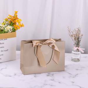 Bolsas de Regalo de Papel Kraft Mini con Logotipo Personalizado para Pequeñas Empresas y Venta Minorista de Ropa, Empaque Versátil para Uso en Venta Minorista de Alimentos - Product Image 3