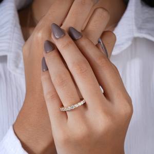 Elegante Anillo de Oro con Diamantes y Piedras Redondas, Anillo Minimalista de Promesa o Aniversario para Mujer, Joyería Fina, Regalo - Product Image 2