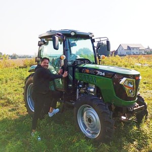 รถแทรกเตอร์การเกษตรขนาดใหญ่ TD Chassis 80 แรงม้า ขับเคลื่อน 4 ล้อ พร้อมเครื่องยนต์และเกียร์สำหรับใช้งานในฟาร์ม - Product Image 1