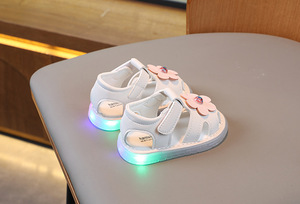 Sandales d'été pour bébé fille, style princesse Baotou, avec lumières LED, semelles souples, pour la marche - Product Image 6
