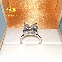 Livraison Rapide Bague de Mariage 6 carats avec Grande Pierre Principale Carrée Coupe Princesse 10*10 Moissanite, Bague Éternité à Sertissage Latéral pour Mariée