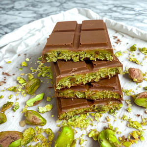 Galleta Viral <span class=keywords><strong>de</strong></span> Chocolate con <span class=keywords><strong>Pistacho</strong></span> <span class=keywords><strong>de</strong></span> Dubái, Kataifi Kunafa Relleno, Suave, Horneado, Certificado Halal, OEM, Marca Privada, Venta al por Mayor - Product Image 1