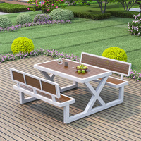 Table et chaises connectées d'extérieur en WPC, populaires, industrielles, imperméables et résistantes au soleil, pour restaurants, cafés, jardins, pique-niques et cours.