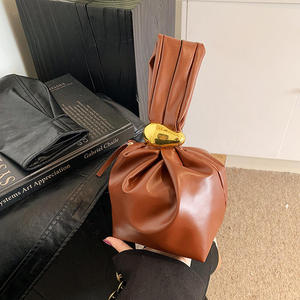 Sac à main en cuir souple de haute qualité, sac à main mini plissé luxueux pour femmes - Product Image 1