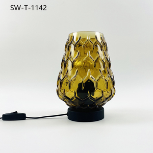 Lampe de bureau moderne et abordable, lampe de table de luxe dorée, éclairage de bureau nordique en fer, lampe de table moderne en verre teinté pour hôtel - Product Image 5