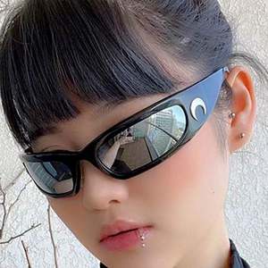 Gafas de Sol Decorativas de Moda de Marca de Lujo con Diseño de Luna, Unisex, Protección UV400, Estilo Punk, para Hombre y Mujer - Product Image 4