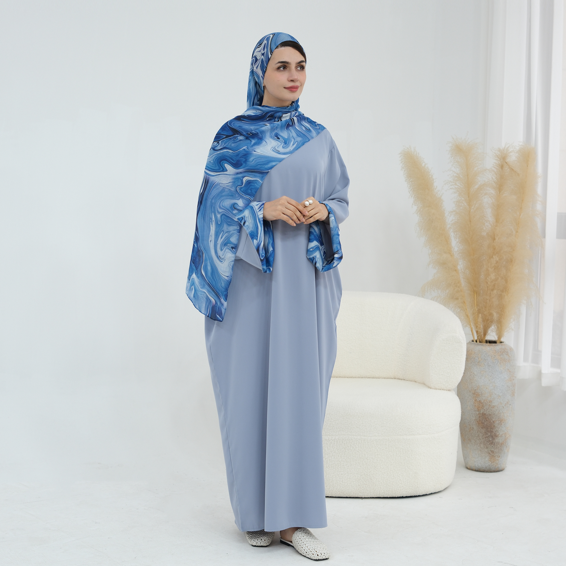 イスラム教徒の祈りの衣服ドレス女性イスラム服トーブブルカドバイ 