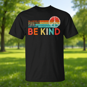 Camiseta Be Kind con diseño vintage del signo de la paz, camiseta promocional con mensaje del Día Mundial de la Amabilidad - Product Image 3
