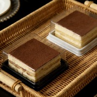 Boîtes d'emballage en plastique carrées blanches avec couvercle transparent pour gâteaux et desserts, vente en gros d'usine