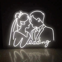 Néons élégants pour la décoration de mariage de vos rêves Décoration de mariage romantique avec néons