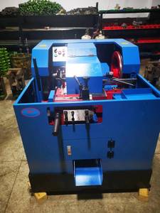 Machine de fabrication de vis à tarauder automatique à grande vitesse par extrusion à froid, état neuf, garantie 1 an, composants essentiels de la boîte de vitesses et des roulements - Product Image 4