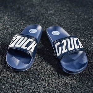 Pantofole con Logo personalizzato di fabbrica pantofole firmate per ragazzo di moda calzature diapositive stampate in rilievo morbido per <span class=keywords><strong>uomo</strong></span> - Product Image 2