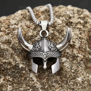 Yunnique – pendentif casque Viking en acier inoxydable pour hommes, collier avec motif de nœud celtique, chaîne de 60cm, bijoux cadeau - Product Image 2