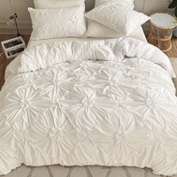 Parure de lit de luxe nordique blanche en polyester, taille King, personnalisée, avec housse de couette unie chic à fleurs froncées pour hôtel (vente en gros)