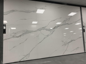 Lastra <span class=keywords><strong>di</strong></span> Pietra Sinterizzata in Granito Bianco Alpino con Texture da 9mm - Product Image 1