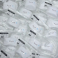 La petite boule de pain vapeur silencieuse, pressée, a une texture aqueuse et une texture crémeuse. C'est une célébrité en ligne très populaire.