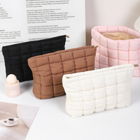 Neue Modische Damen-Kosmetiktasche Gepolsterte Gesteppte Puffer-Kosmetiktasche Große Lippenstift-Toilettentasche Organizer Kosmetiktasche Clutch für Schönheit