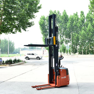 Apilador eléctrico naranja de 2,0 toneladas Motor de alta eficiencia Elevación estable Ideal para trabajos de almacén pesados - Product Image 5