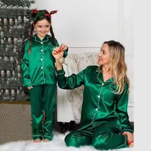 Bộ đồ ngủ Giáng sinh gia đình, chất liệu satin lụa mềm mại, màu đỏ và xanh lá, dài tay, dành cho người lớn, trẻ em và em bé, kiểu dáng đơn giản, chất liệu satin mờ. - Product Image 5