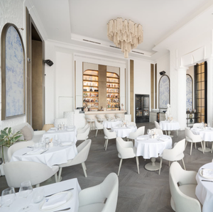 Muebles de Alta Gama para Restaurantes de Cocina Francesa, Sillas de Cuero Blanco con Juego de Mesa para Restaurante Occidental - Product Image 1