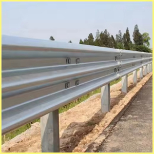 Barrière de sécurité routière en acier galvanisé Q235, type W-beam, certifiée EN 1317, protection H1W2, barrière de circulation routière - Product Image 4