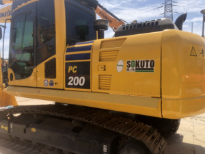 รถขุดไฮดรอลิกแบบตีนตะขาบ Komatsu PC200 คุณภาพสูง 20 ตัน มือสองจากญี่ปุ่น ราคาถูก พร้อมบุ้งกี๋ขนาด 1.2 เมตร กำลัง 195 กิโลวัตต์ - Product Image 2
