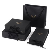 Boîte cadeau rigide de luxe écologique avec fermeture magnétique, finition douce au toucher, laminage mat, estampage à chaud en or