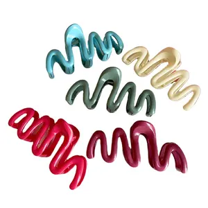 Best-selling wholesale Korean sweet girl hair clips designer creative wavy irregular shape acrylic grab clip for women