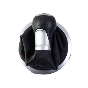 Poignée de levier de vitesses Volkswagen 5 vitesses en cuir noir avec surpiqûres rouges, design ergonomique - Product Image 3