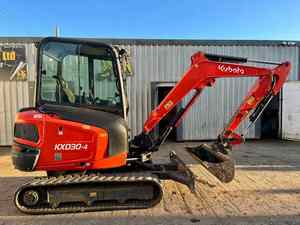Mini-excavatrice sur chenilles d'occasion Kubota KX030-4, capacité de levage élevée de 3 tonnes, cabine fermée, moteur Kubota certifié CE - Product Image 4