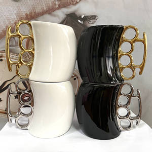 Bán sỉ biểu tượng tùy chỉnh in dấu khuyến mại nắm tay hình dạng gốm <span class=keywords><strong>Mug</strong></span> Brass Knuckle sứ cốc cà phê - Product Image 1