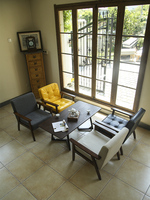 Cabine commerciale moderne de café posant la table et la chaise de meubles d'hôtel pour le restaurant